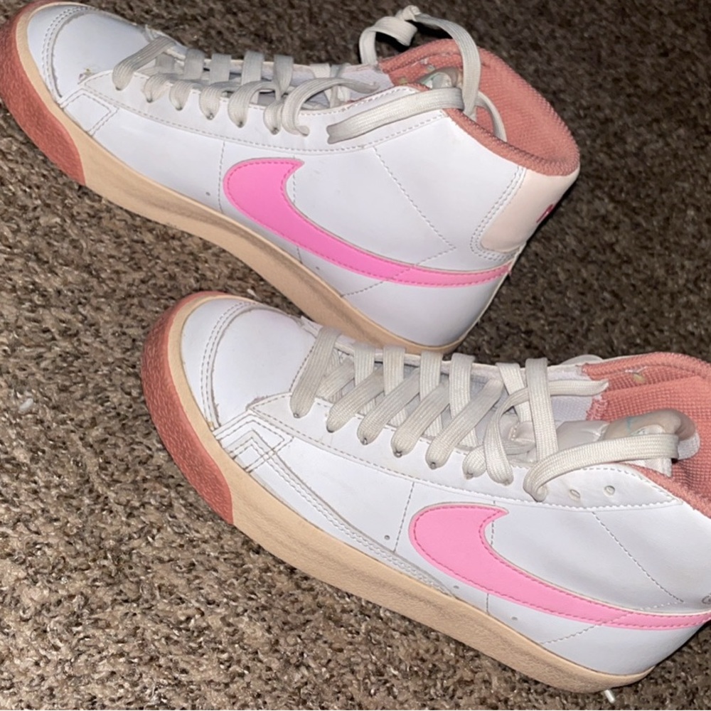 Nike blazer Mid YOUTH White and Pink High-Top Sneakers